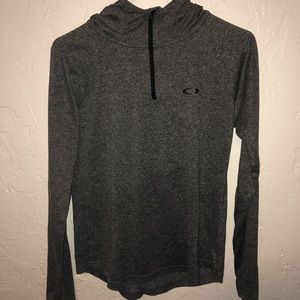 Oakley 1/4 zip with thumbholes
